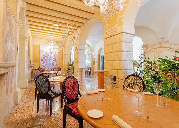 Sala interna del ristorante di Villa Amistà
